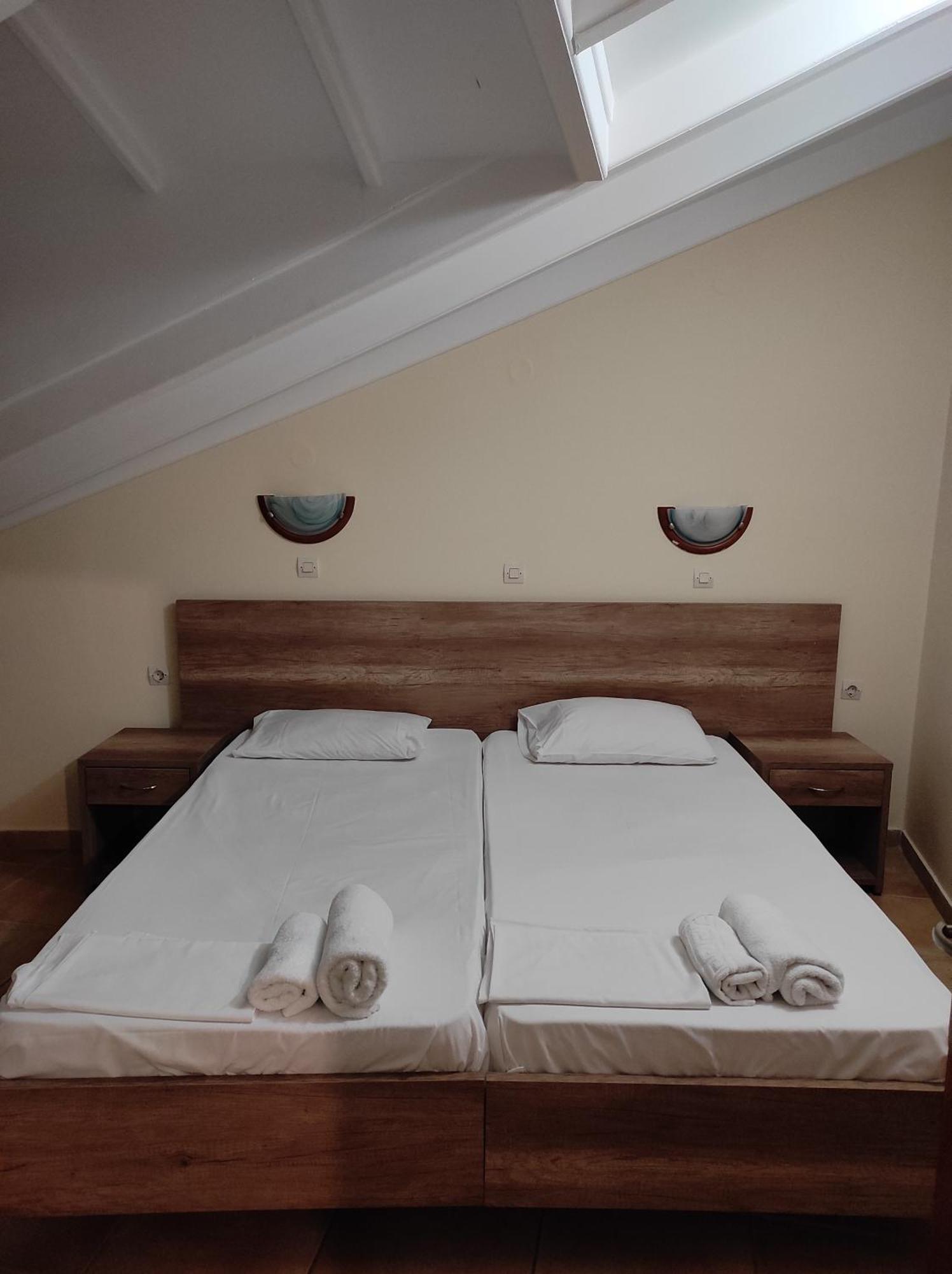 Kavos Plaza Hotel Екстериор снимка