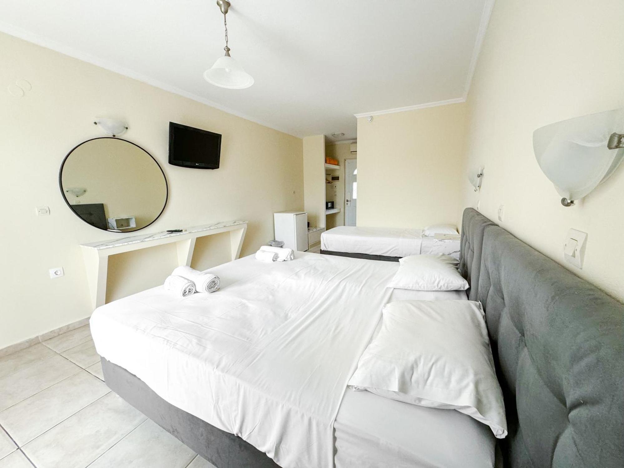 Kavos Plaza Hotel Екстериор снимка