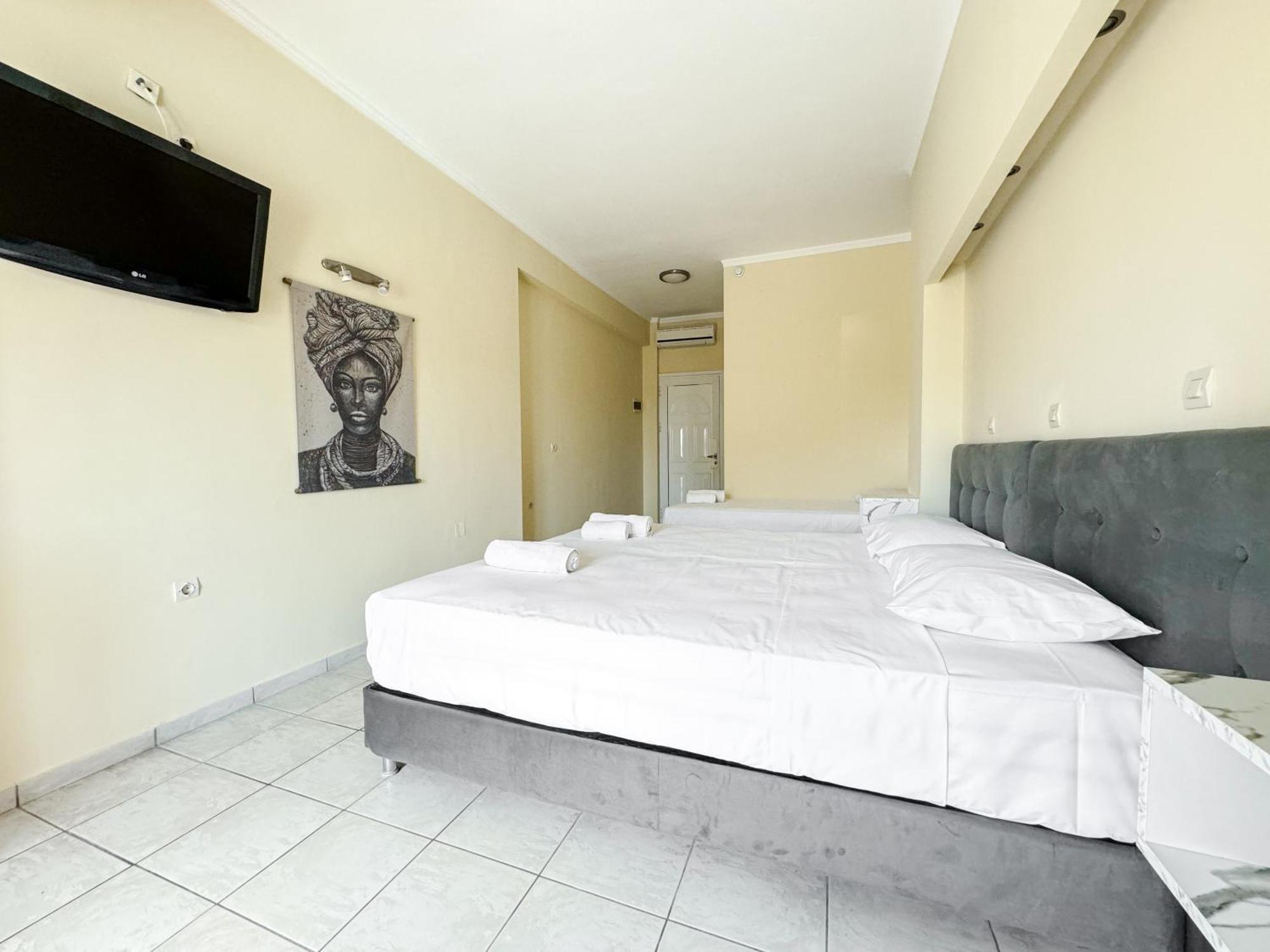 Kavos Plaza Hotel Екстериор снимка