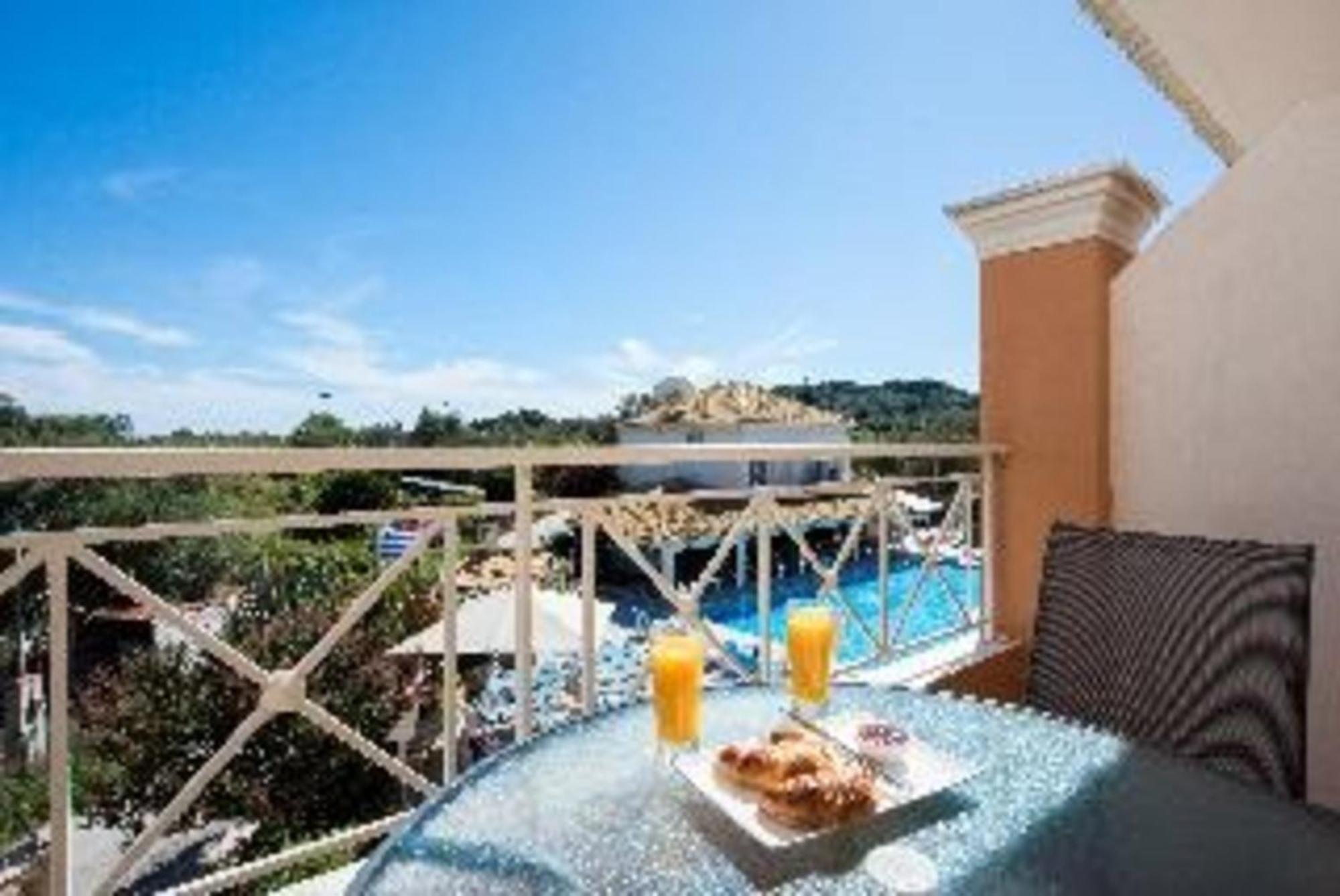 Kavos Plaza Hotel Екстериор снимка