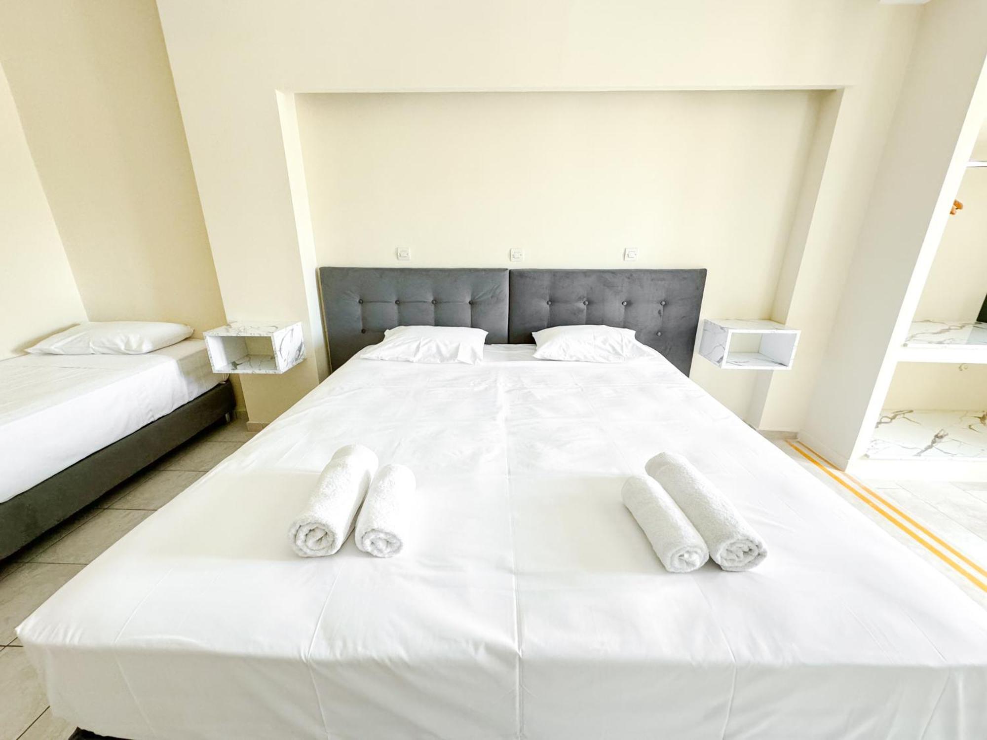 Kavos Plaza Hotel Екстериор снимка